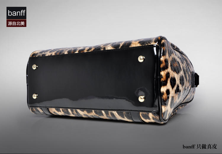 banff豹纹包包 当季最新款 真皮女包进口泡水牛皮 欧美大牌 石头纹